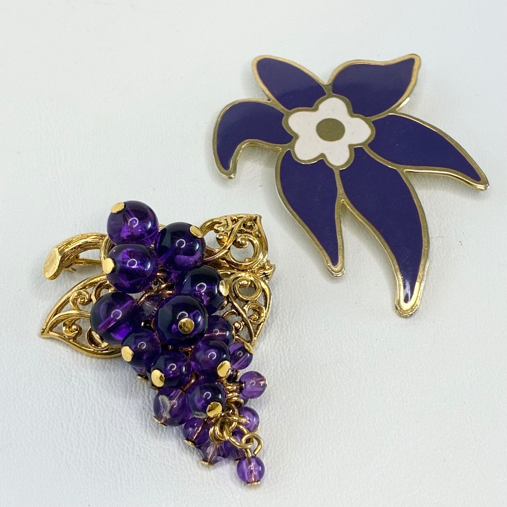 Vintage Brooch Lot Avon DS Fall Grape Cluster Purple Enamel Flower Pin Set of 2